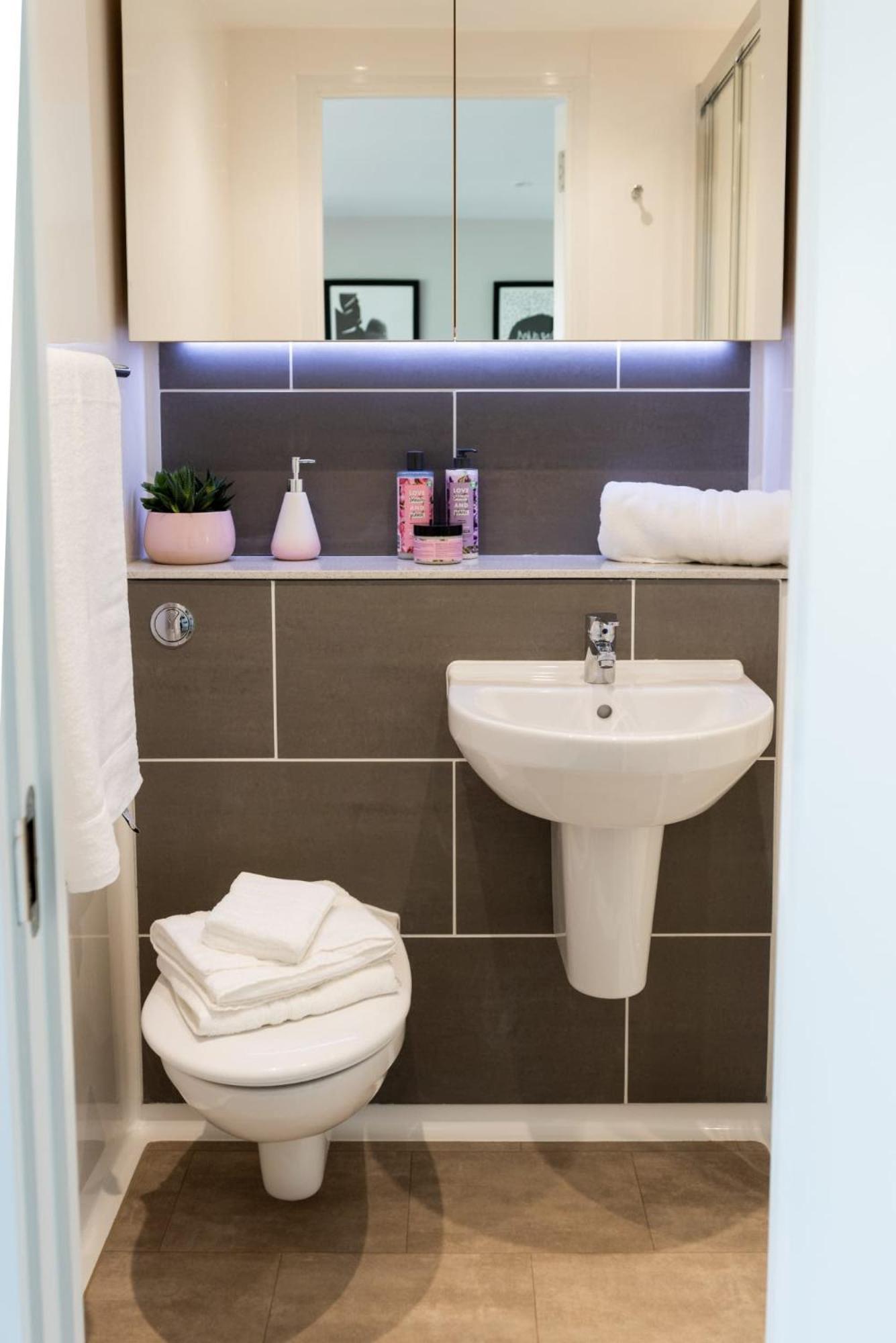 Chic Apartments And Studios At The Point In 애버딘 외부 사진